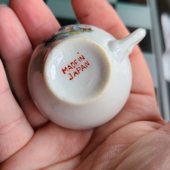 Mini tea cup & saucer Made In Japan - Picture 7 of 10